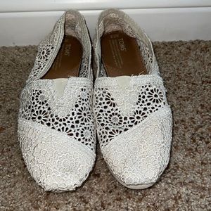 Womens 7.5 Cream crocheted Toms